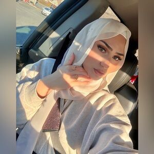 Meet your Posher, Lara 🦋🤍